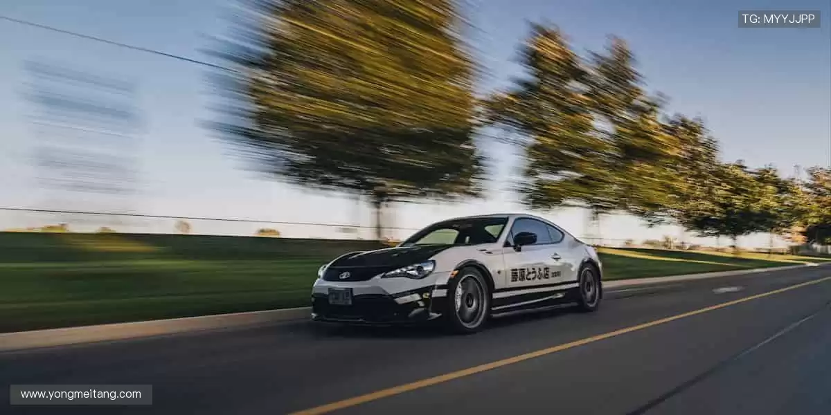 📱边看边聊，与全球球迷共享精彩时刻！💬